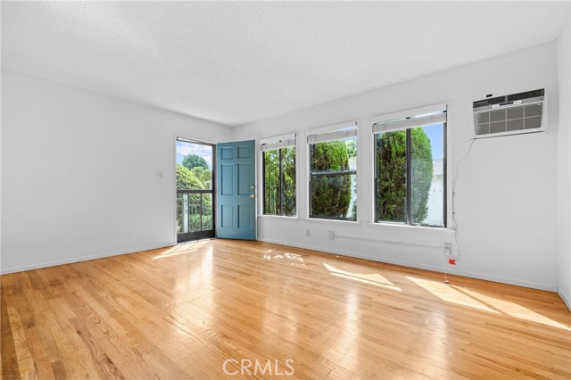Detail Gallery Image 5 of 20 For 675 N Rosemary Ln, Burbank,  CA 91505 - 2 Beds | 1 Baths