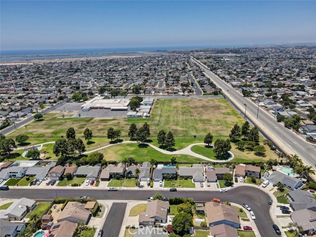 Detail Gallery Image 28 of 31 For 6441 Sundance Cir, Huntington Beach,  CA 92647 - 3 Beds | 2 Baths