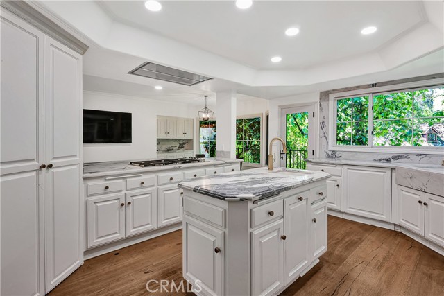 4851 Corbin Avenue, Tarzana CA: https://media.crmls.org/medias/b7f72069-a61b-44d9-999a-598517879421.jpg