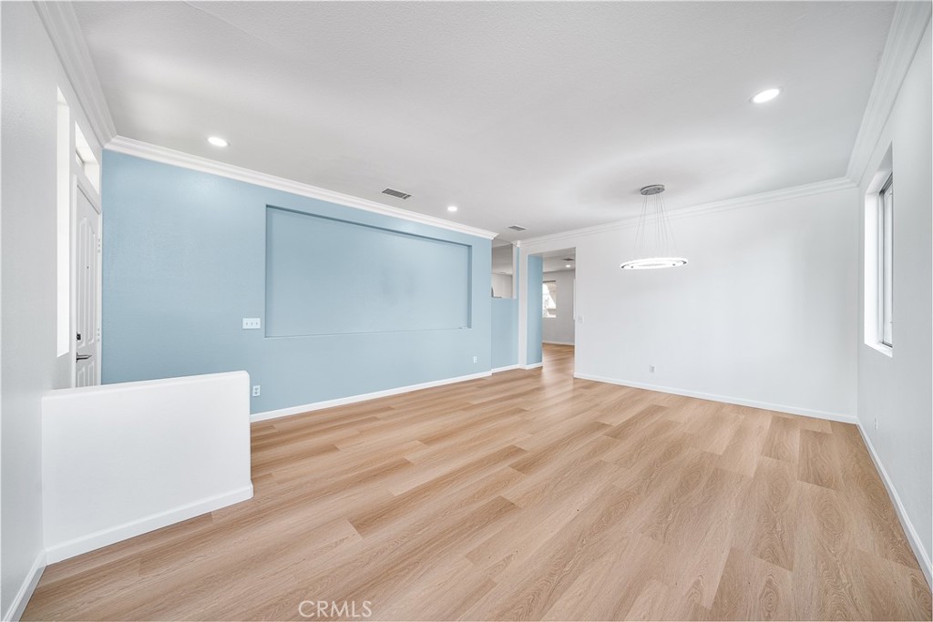 https://media.crmls.org/medias/b7f79b57-aae5-46a1-89d1-2c6f50953a5a.jpg?preset=X-Large