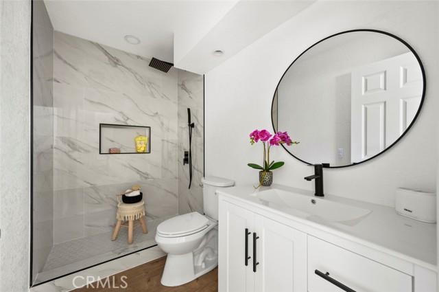 4 Saint Martin, Laguna Niguel CA: https://media.crmls.org/medias/b7f80503-9213-41a4-942d-265ee9fba712.jpg