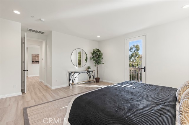 115 Hollow Tree, Irvine CA: https://media.crmls.org/medias/b7f877a9-24b9-44ea-a5a6-b9233b1f9513.jpg