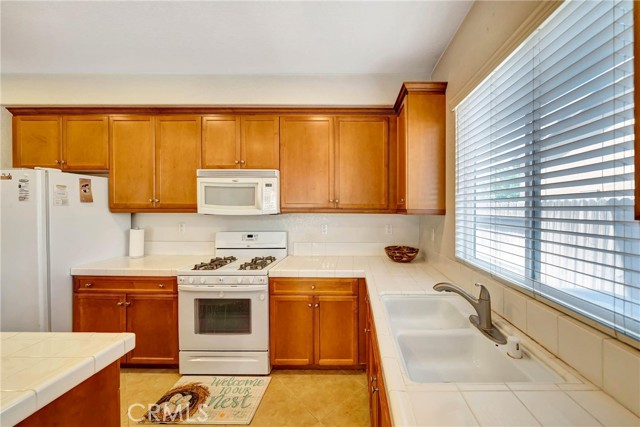 Detail Gallery Image 14 of 48 For 3025 Summer Breeze Ave, Rosamond,  CA 93560 - 4 Beds | 2/1 Baths