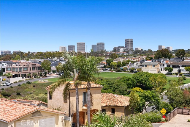 302 Carnation Avenue, Corona del Mar CA: https://media.crmls.org/medias/b7f90c3c-7778-48cc-93f3-7778fd96580d.jpg