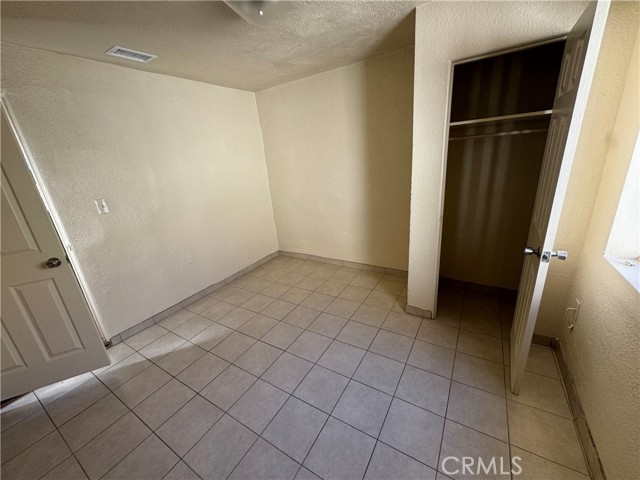 Detail Gallery Image 8 of 13 For 15564 1st St, Victorville,  CA 92395 - 4 Beds | 2 Baths