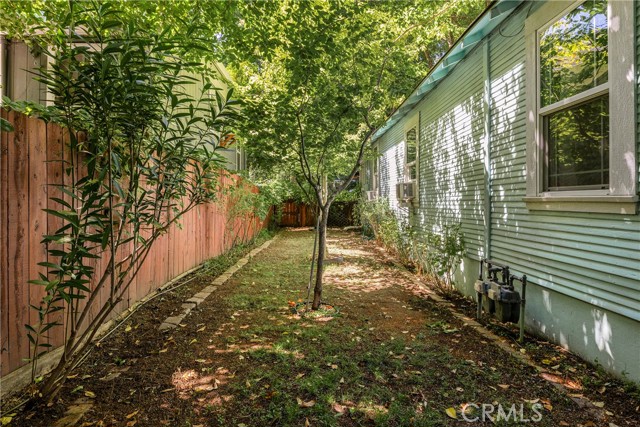 479 E 9th Street, Chico CA: https://media.crmls.org/medias/b7fa1045-156b-4f89-9413-bfdef302182c.jpg
