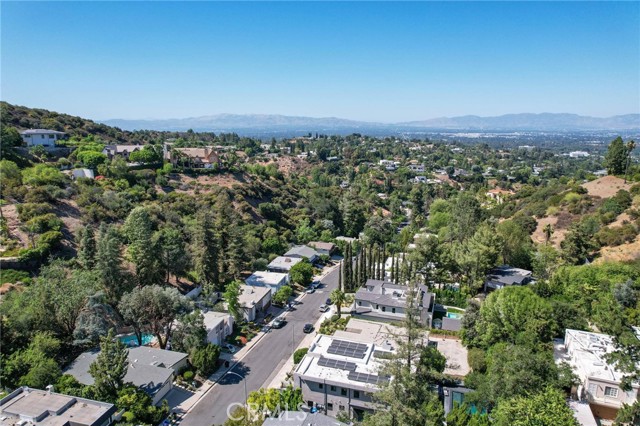 17034 Escalon Drive, Encino CA: https://media.crmls.org/medias/b7fa2712-334b-4c20-bffc-9292ec4cb933.jpg