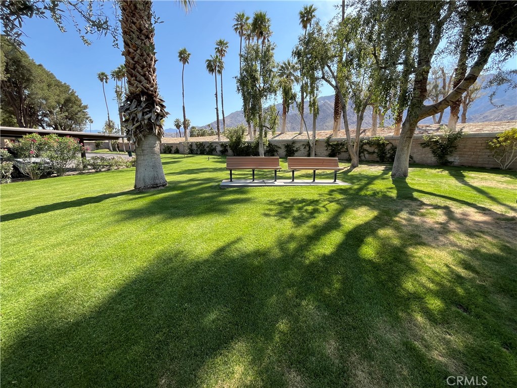 https://media.crmls.org/medias/b7fa3057-75e9-4006-95c8-b2dc66311225.jpg?preset=X-Large
