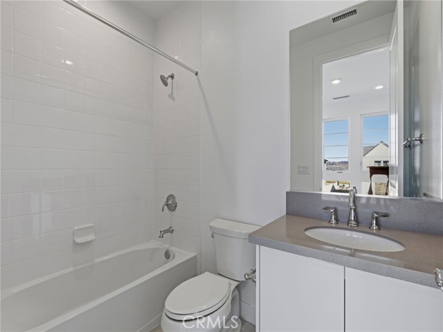 27627 Juniper Lane, Valencia CA: https://media.crmls.org/medias/b7fa44ed-439f-4f35-a4cc-00f88d34dcb2.jpg