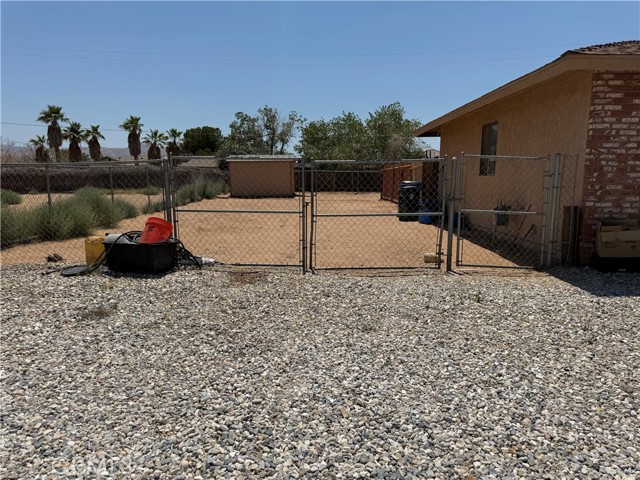 21275 Pocomoke Court, Apple Valley CA: https://media.crmls.org/medias/b7fb1aab-e7ca-4fd3-b37b-8c76443364ae.jpg