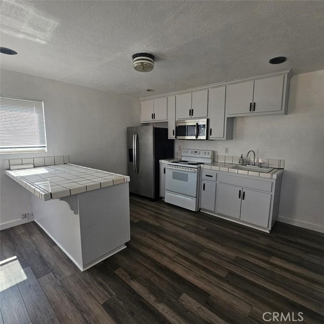 Detail Gallery Image 5 of 10 For 16925 Wood Rd a,  Riverside,  CA 92508 - 1 Beds | 1 Baths