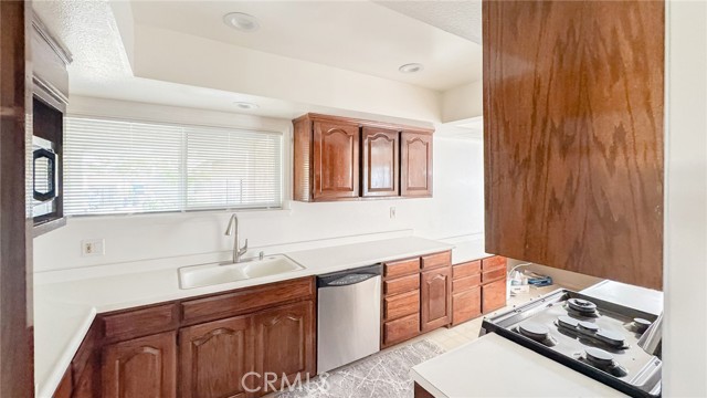 Detail Gallery Image 10 of 17 For 19705 Ronald Ave, Torrance,  CA 90503 - 3 Beds | 2 Baths