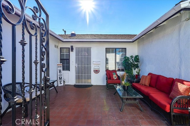 Detail Gallery Image 5 of 52 For 6372 Larchwood Dr, Huntington Beach,  CA 92647 - 4 Beds | 2 Baths