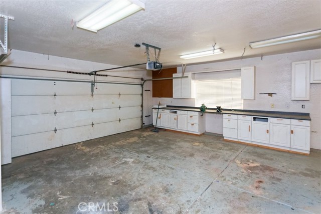 Detail Gallery Image 16 of 45 For 13030 Caspian, Victorville,  CA 92395 - 4 Beds | 3 Baths