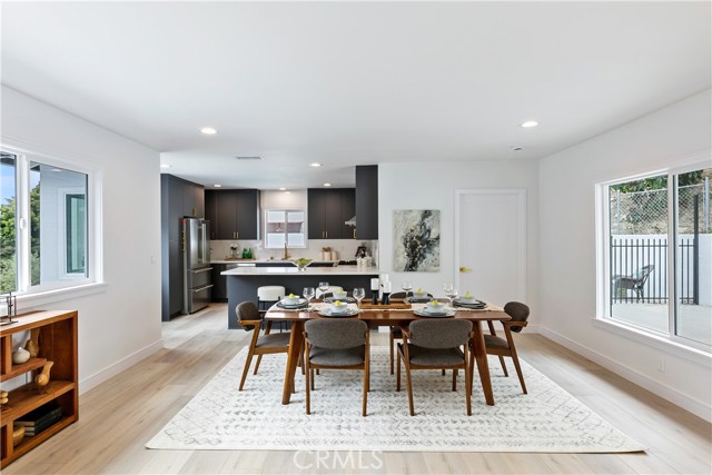 Detail Gallery Image 12 of 51 For 3900 Benedict Canyon Dr, Sherman Oaks,  CA 91423 - 3 Beds | 4 Baths