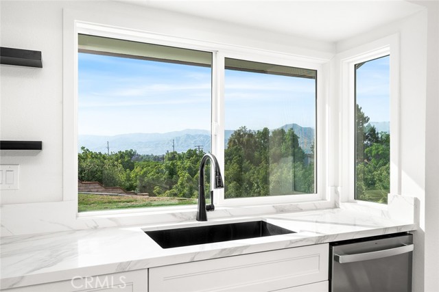 1563 Gary Lane, Redlands CA: https://media.crmls.org/medias/b7ff9273-722e-45d4-80c8-233fb84913bd.jpg
