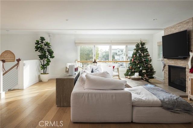 Detail Gallery Image 10 of 23 For 1520 Abalone, Newport Beach,  CA 92662 - 4 Beds | 3/2 Baths