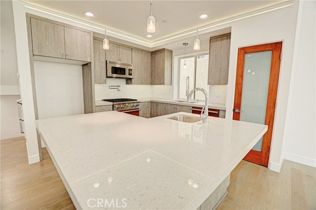 KITCHEN ISLAND
