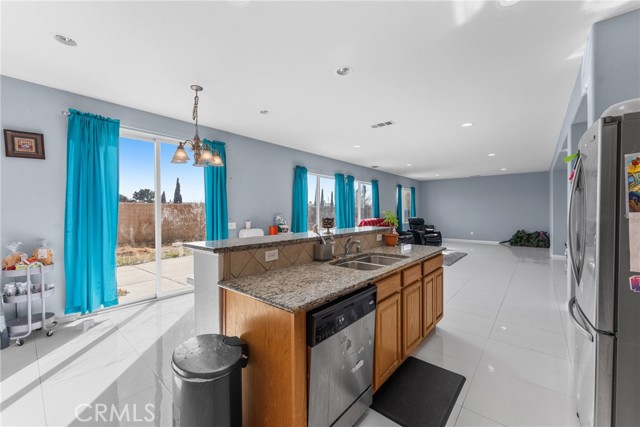 9143 Ocotillo, Hesperia CA: https://media.crmls.org/medias/b800cdf1-fcdb-40c3-a6c1-ec1070232148.jpg