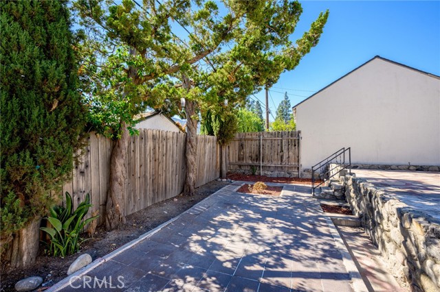 2930 Mayfrield Avenue, La Crescenta CA: https://media.crmls.org/medias/b801fe45-b5ca-42b1-a897-2ef0688165ae.jpg