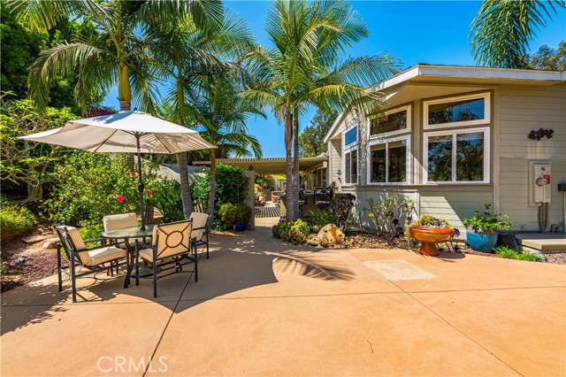 40468 Rock Mountain Drive, Fallbrook CA: https://media.crmls.org/medias/b8021e25-ef94-4287-a1f1-ce09efa39750.jpg