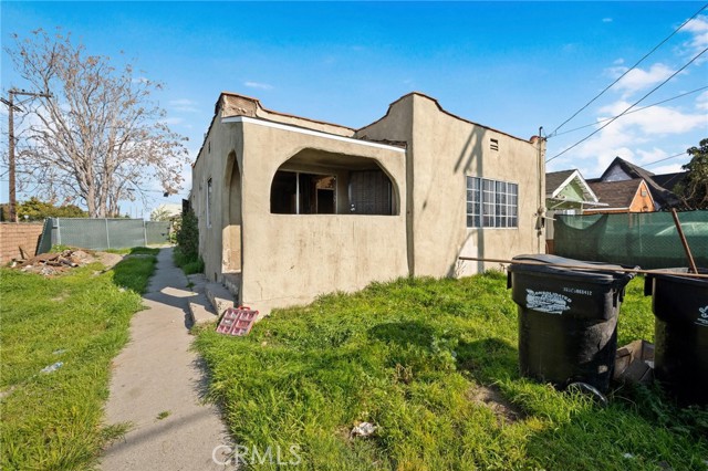8800 Holmes Avenue, Los Angeles, California 90002, 2 Bedrooms Bedrooms, ,1 BathroomBathrooms,Single Family Residence,For Sale,Holmes,SR24058532