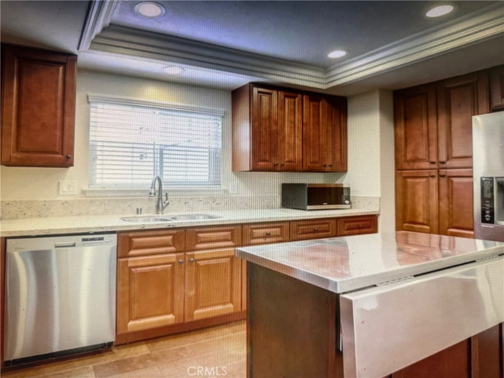 https://media.crmls.org/medias/b8039c7b-ce38-4e44-9d1c-65e8f55046f5.jpg?preset=X-Large