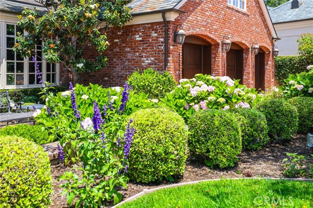 20 Cherry Hills Lane, Newport Beach CA: https://media.crmls.org/medias/b803b12d-3ea2-40de-a791-7dad8896fcd2.jpg