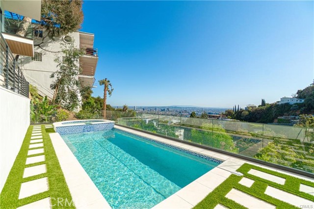 Detail Gallery Image 30 of 55 For 8566 Hollywood Bld, Los Angeles,  CA 90069 - 6 Beds | 6/1 Baths