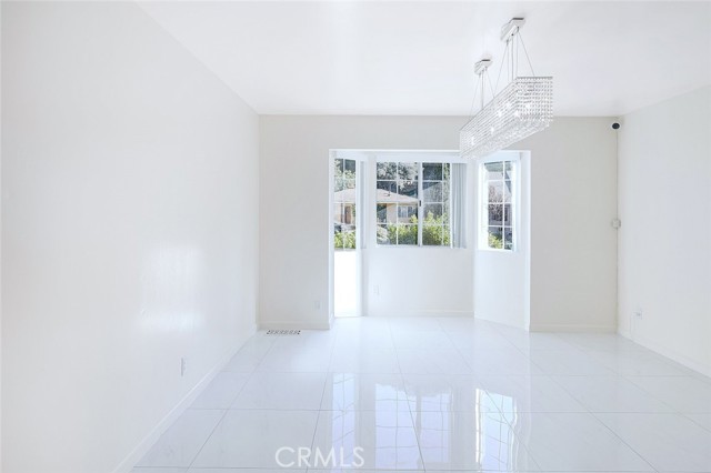 Detail Gallery Image 18 of 52 For 2255 E Chevy Chase Dr, Glendale,  CA 91206 - 4 Beds | 3 Baths