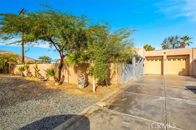 Detail Gallery Image 1 of 44 For 2646 E Vista Chino, Palm Springs,  CA 92262 - 3 Beds | 3 Baths