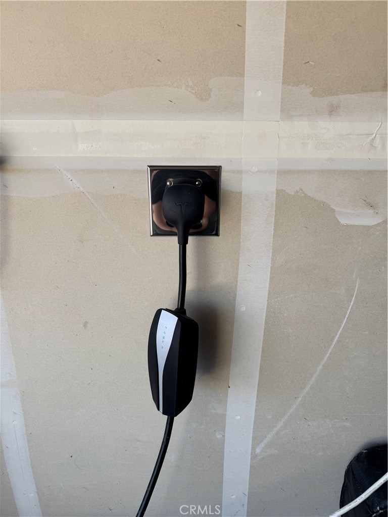 https://media.crmls.org/medias/b8072392-20b8-42ae-8081-ae3e0daa8142.jpg?preset=X-Large