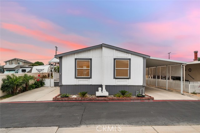 9850 Garfield, Huntington Beach CA: https://media.crmls.org/medias/b8079abe-c1ad-4d3e-8f04-8aab5580986b.jpg
