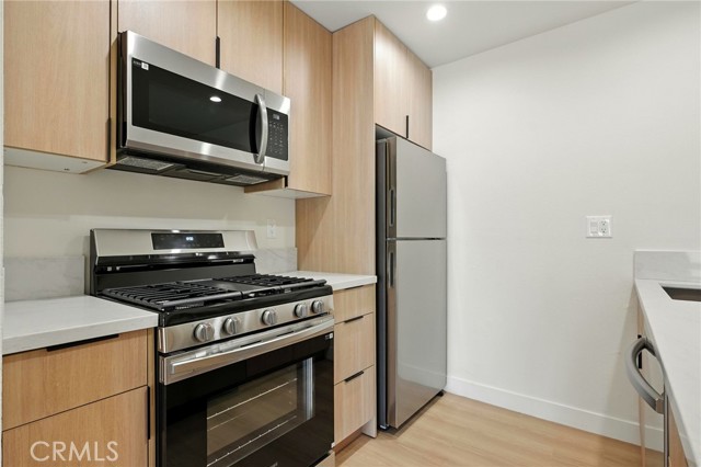 8601 International Avenue, Canoga Park CA: https://media.crmls.org/medias/b807d18b-d6d7-4c71-9fc5-9a27a5f80b1a.jpg