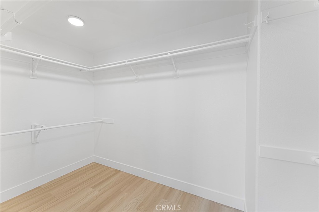 https://media.crmls.org/medias/b8096061-45d7-46f5-8557-df30cb0d09f9.jpg?preset=X-Large