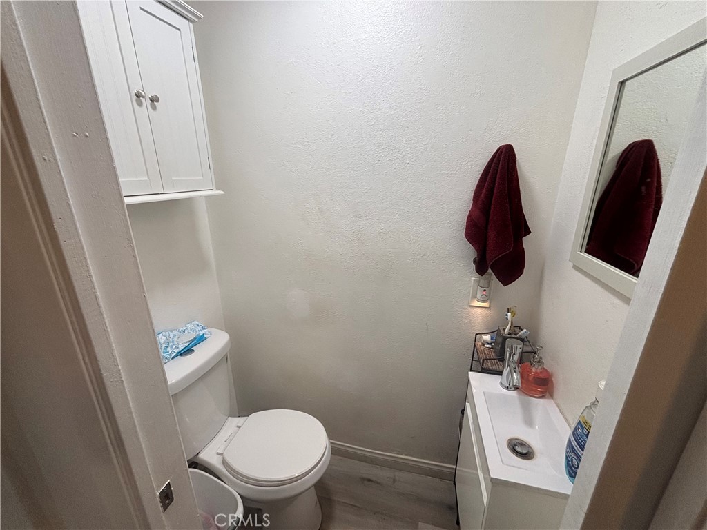 https://media.crmls.org/medias/b8096283-61ce-44af-ae96-0cadcda6b2a4.jpg?preset=X-Large
