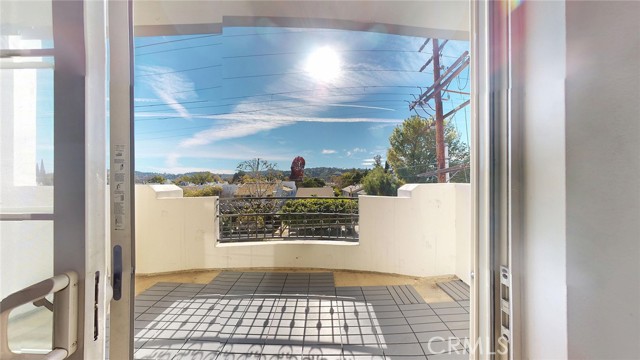 Detail Gallery Image 6 of 30 For 12407 Moorpark #301,  Studio City,  CA 91604 - 2 Beds | 2/1 Baths