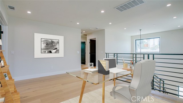 Detail Gallery Image 37 of 68 For 6250 Lindley Ave, Encino,  CA 91316 - 4 Beds | 3/1 Baths