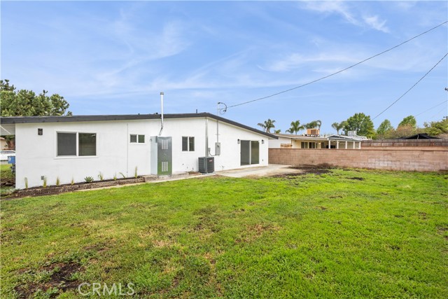 1758 Bainbridge Street, Pomona CA: https://media.crmls.org/medias/b80bf28c-f572-473f-8d82-ce507b0e1721.jpg