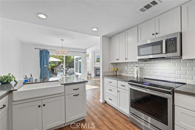 164 Stanford Court, Irvine CA: https://media.crmls.org/medias/b80c0c71-d5cf-4e75-9306-52a9c3a2f667.jpg
