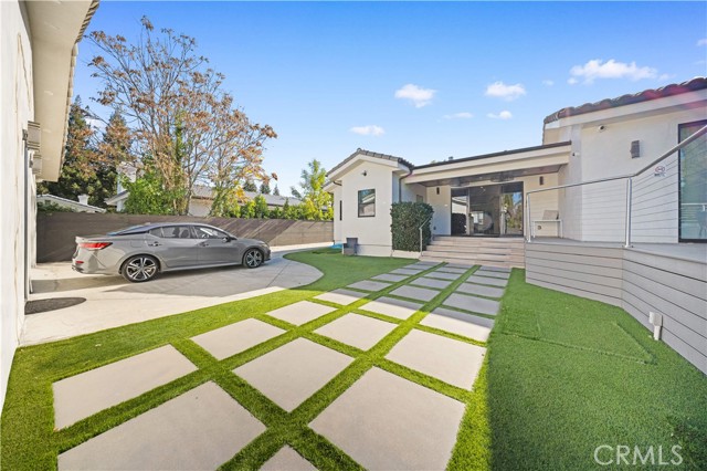 Detail Gallery Image 11 of 24 For 22913 Burbank, Woodland Hills,  CA 91367 - 11 Beds | 8 Baths