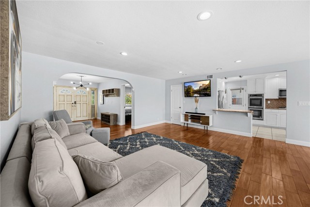 5345 Kenwood Avenue, Buena Park CA: https://media.crmls.org/medias/b80cfe7c-a0aa-48a1-a1ac-0aa2c7869ccb.jpg