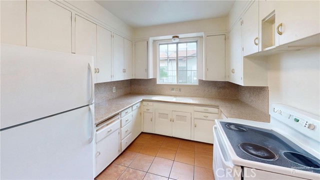 Detail Gallery Image 8 of 17 For 6014 Elenor St, Riverside,  CA 92506 - 3 Beds | 2 Baths