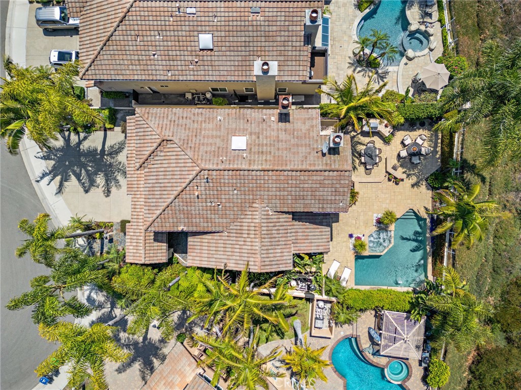 https://media.crmls.org/medias/b80e9f9f-c49c-4f85-aef9-89e367483b81.jpg?preset=X-Large