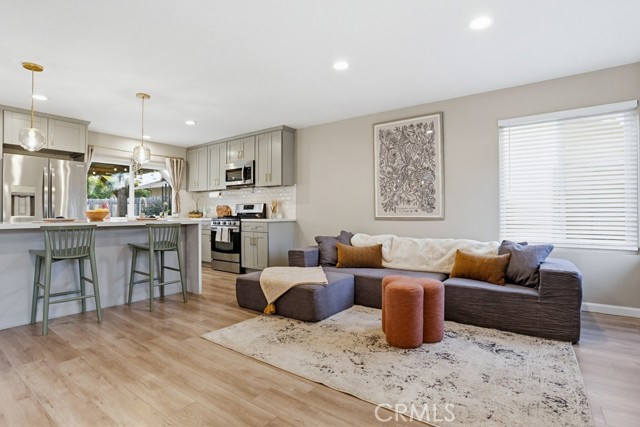 Detail Gallery Image 4 of 20 For 13735 Fairgate, Poway,  CA 92064 - 3 Beds | 2 Baths