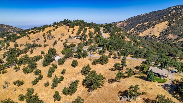 314 Rolling Oak Dr, Tehachapi CA: https://media.crmls.org/medias/b81033e1-60f0-4d76-ae36-77ad2033a2ce.jpg