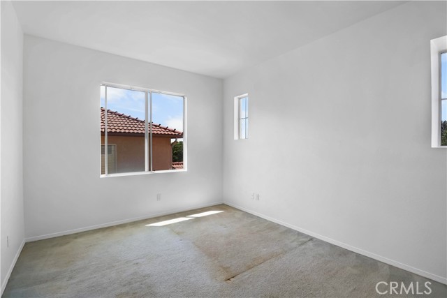 Detail Gallery Image 12 of 40 For 842 W Orange Heights Ln, Corona,  CA 92882 - 5 Beds | 2/1 Baths