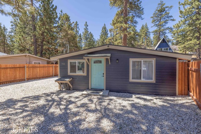 Detail Gallery Image 19 of 35 For 736 W Aeroplane Bld, Big Bear City,  CA 92314 - 3 Beds | 2 Baths