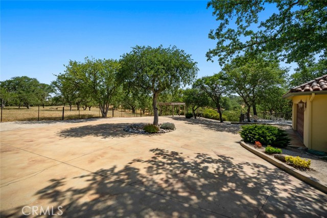 1150 Grassy Hollow Way, Paso Robles CA: https://media.crmls.org/medias/b8111acc-f03d-4103-a661-f8d9656920e7.jpg