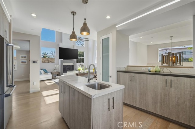 Detail Gallery Image 10 of 49 For 1729 Harriman Ln a,  Redondo Beach,  CA 90278 - 4 Beds | 3/1 Baths